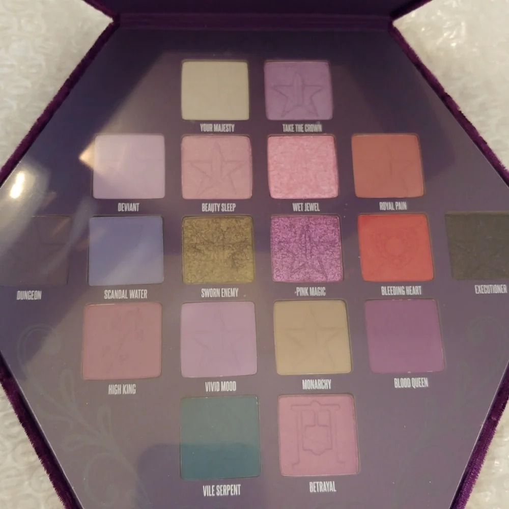 💜FIRM! NWT JEFFREE STAR BLOOD LUST EYESHADOW PALETTE (LAST ONE AVAILABLE)